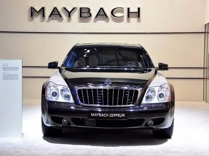 品牌已经关闭了,现在的迈巴赫s级挂的是奔驰的标志