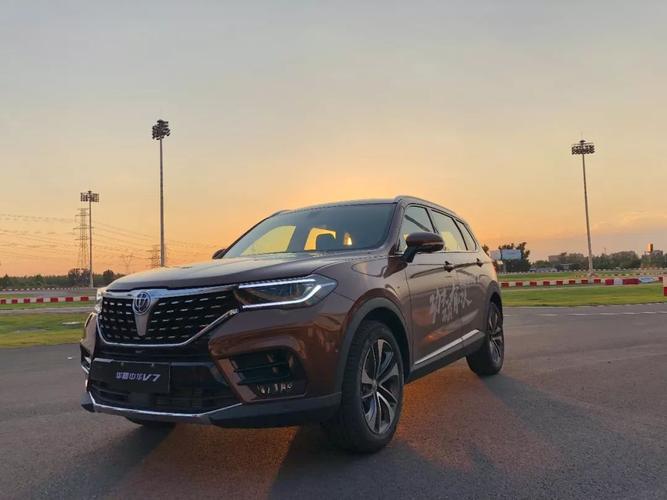 宝马品质强力背书 华晨中华v7杀入自主高端suv
