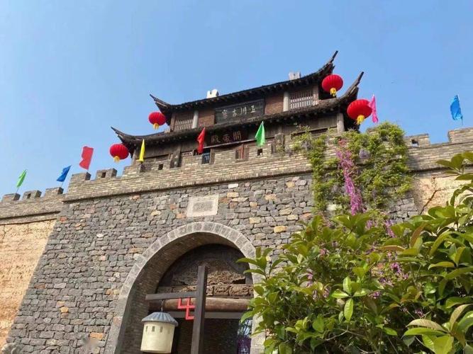 5月12日晚,洛阳首届花境艺术节在伊滨经开区玉川古寨圆满闭幕.