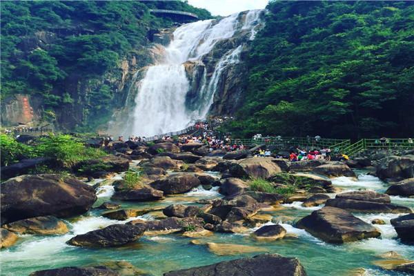 中国旅游景区大全之广东龙归寨瀑布