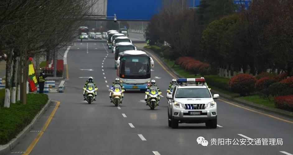 疫情当前警察不退欢迎回家贵阳交警致敬贵州援鄂医疗队