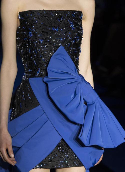 zuhairmurad蓝色高定礼服t台秀场钉珠亮片细节色调浓郁