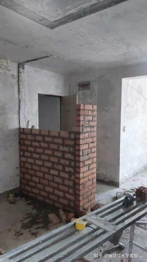 潍坊装修砌墙中二手房改造我们是专业的从开工拆除到现在砌墙只用了