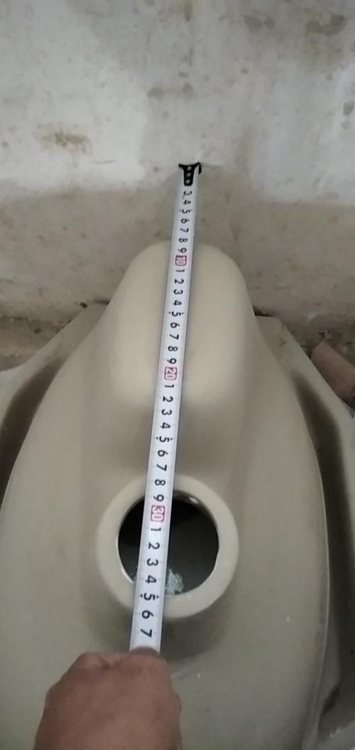 排水口中心离进水口32厘米