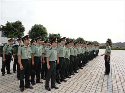 军事训练的目的:在于培养高职高专学生的国防意识,激发高昂的爱国