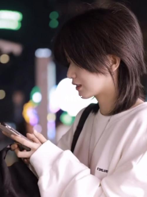 女士狼尾鲻鱼头|短发酷感女生最爱 鲻鱼头女生狼尾发型_发型_脸型