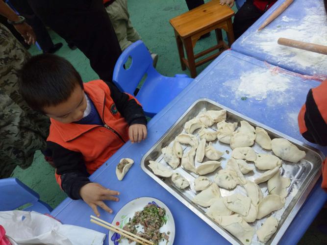 修溪镇博雅幼儿园大一班包饺子亲子活动