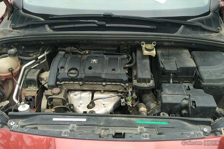 标致308发动机舱