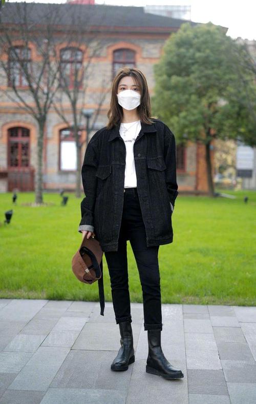街拍小姐姐,即使戴着口罩,也给人万种风情的感觉