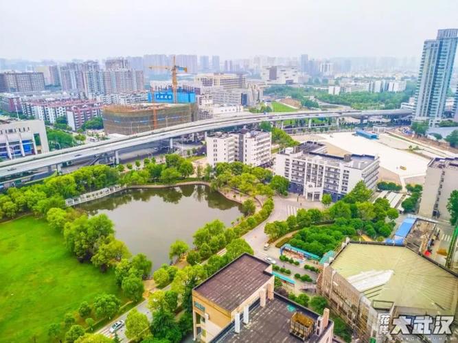 虽然余家头校区与马房山校区相隔甚远,但是 南湖校区却和马房山校区