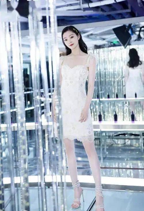 宋轶的身材有多好?看到她穿旗袍的效果,这"腰臀比"我酸了!