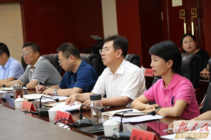 会前,马平,王兆坤一行前往合水县,庆城县,就庆阳油区生态修复