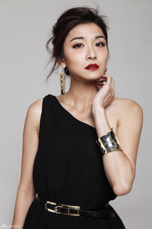 组图:江祖平冷艳红唇展御姐风范_高清图集_新浪网