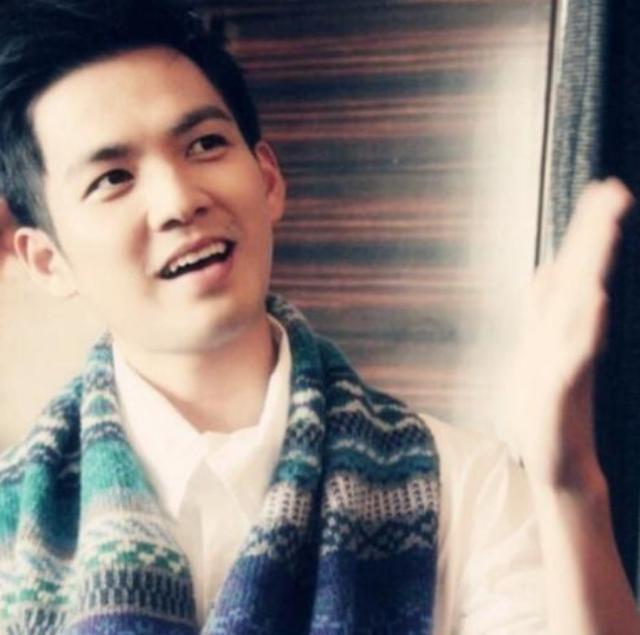 带你看男神钟汉良的家:全屋铺高级地板,客厅还用大理石做墙面