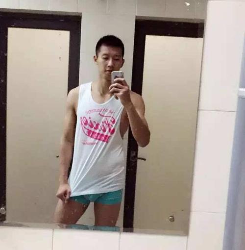 舔屏专场丨排球体育生宿舍内裤自拍