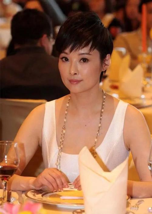 茗洋娱乐女明星袁立