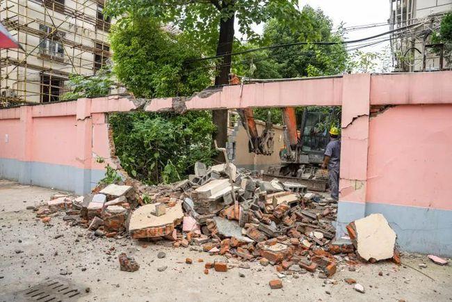 拆掉240米长围墙后,紧邻上海内环的徐汇这4个老公房小区,开始"逆袭"