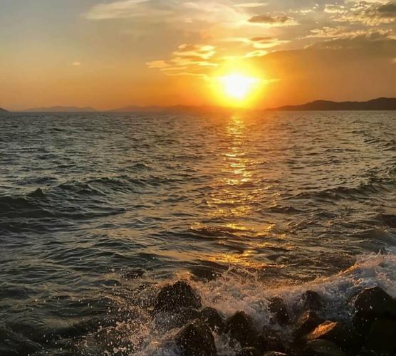 背景图夕阳余晖