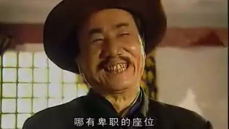 沈伐出演的"王保长"系列,他运用"自贡川普卷舌音",塑造了"王保长"