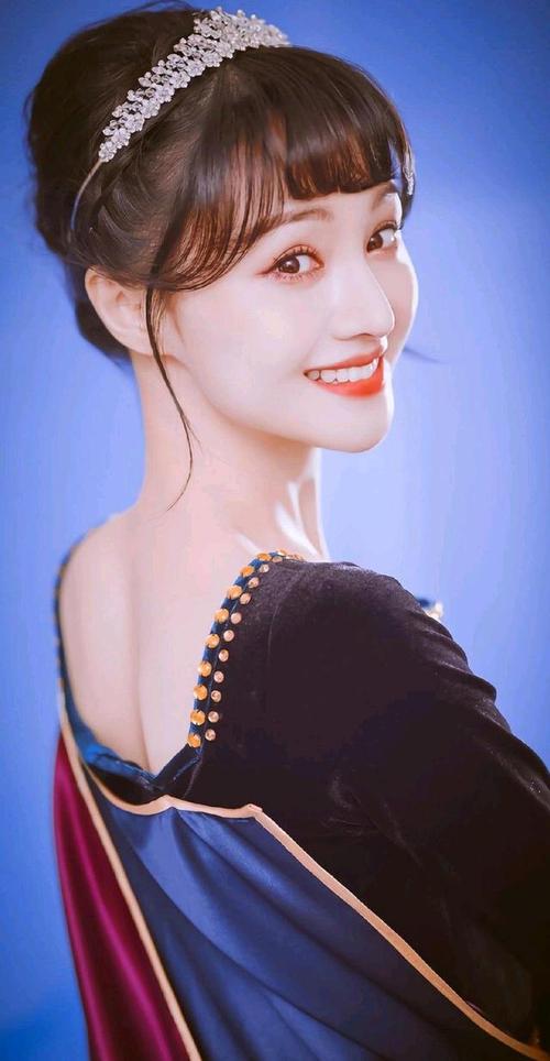 郑爽化身安娜公主,气质优雅高贵,太美了