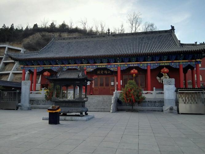 9 龙行天下_199835:太原龙泉寺位于西山脚下神堂沟村,北侧即为西山万