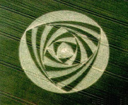 麦田怪圈是外星人杰作? 奇异美丽麦田圈