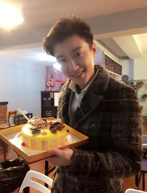 乔任梁33岁冥诞,妈妈直播做粉色蛋糕,陈乔恩一句祝福语,粉丝泪奔了