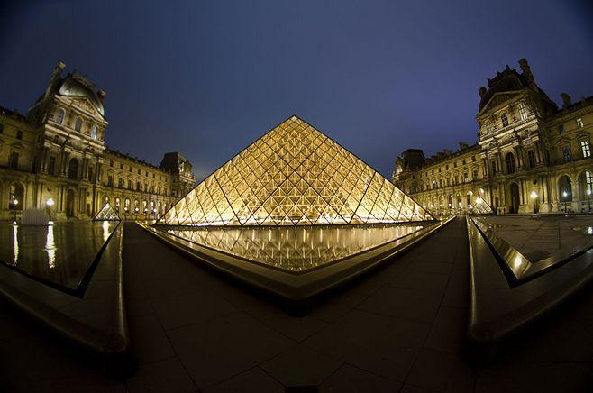 pyramide du louvre // louvre pyramid by alexander j.e.
