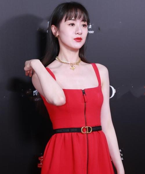 袁冰妍终于不撞脸赵丽颖了,失去了精修的庇护,29岁的状态很真实