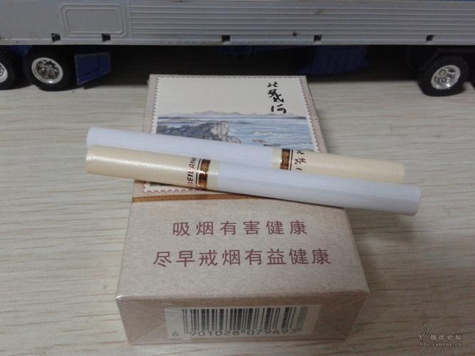 黄色烟嘴较长,印有北戴河的汉字和拼音.