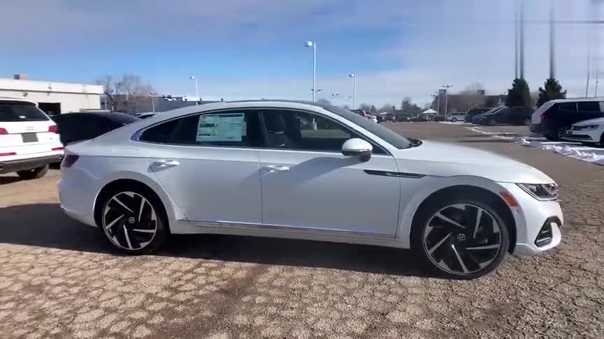 2021款大众cc外观内饰实拍,打开无框车门和掀背式后备