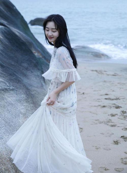 "美少女"邓恩熙:甜美迷人,亭亭玉立