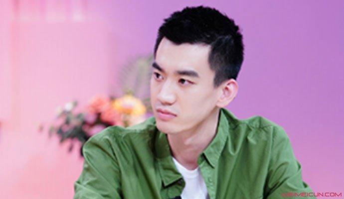 最近,庞博又上了《脱口秀大会》,关于庞博的个人资料,网上并不多,庞博