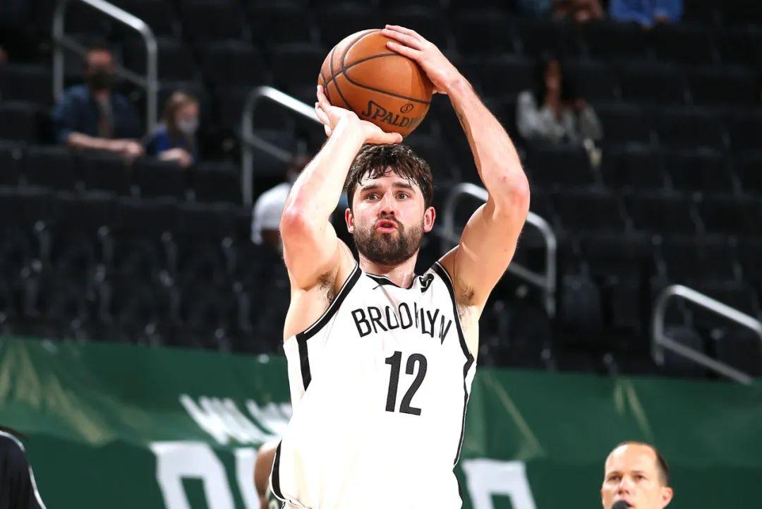 原创篮网g7惜败后,乔哈里斯公开发声,球迷们却直接烧其球衣