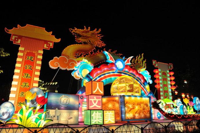 【原创】 厦门:水上龙年元宵花灯炫耀艳丽