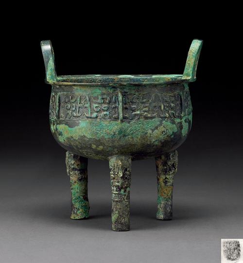 2188 商 青铜饕餮纹三足鼎