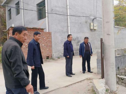 柳埠街道党工委副书记,纪工委书记王道玉到李家塘管区督查指导人居