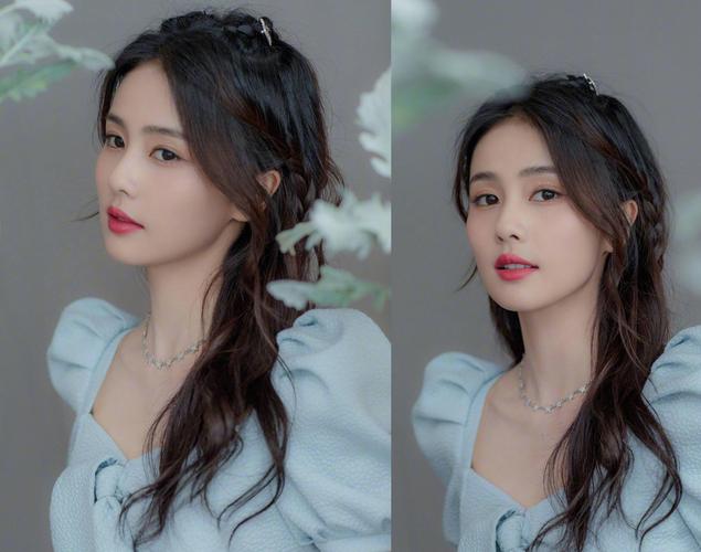 白鹿海边最新写真图片,碎花抹胸裙衬的皮肤发白,越来越好看