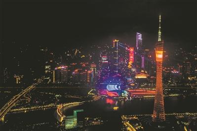 广州塔及其附近建筑试播"七一"主题灯光秀.