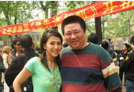 《迷失洛杉矶》是由导演沈好放执导的家庭剧,由梁冠华,王伯昭,安雅