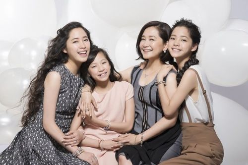 欧阳娜娜和章泽天同框貌似姐妹花 你感觉谁更美?