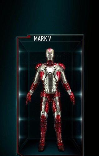 钢铁侠的手提箱装甲大败反派鞭索的马克5号