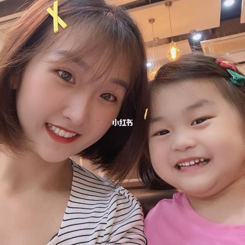 甜甜的小女孩～_双下巴_萌娃_宝宝日常
