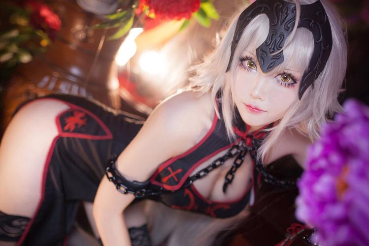 台湾妹子cos《fgo》旗袍黑贞德 营养快线不够用了