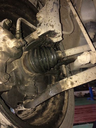 右前轮半轴漏油