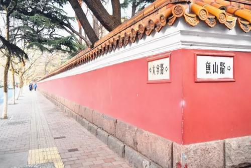 青岛必须打卡的网红街!友情提醒:吃了20年的大学路炸串搬了