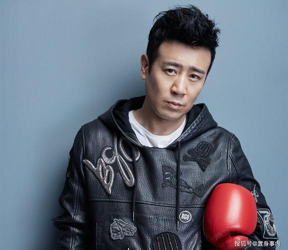 原创于和伟身边的两个"绝美"女人,一个爱他29年,一个让他险些翻车