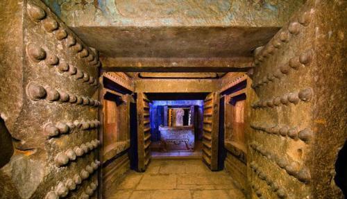 "石母"是啥?古代皇帝修建陵墓,为什么都怕挖见"石母"