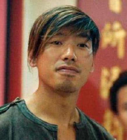 还记得"古惑仔"的乌鸦吗?55岁的他,变成了和蔼的大叔!