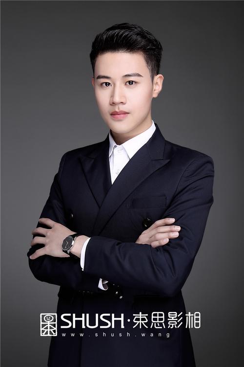束思/形象照